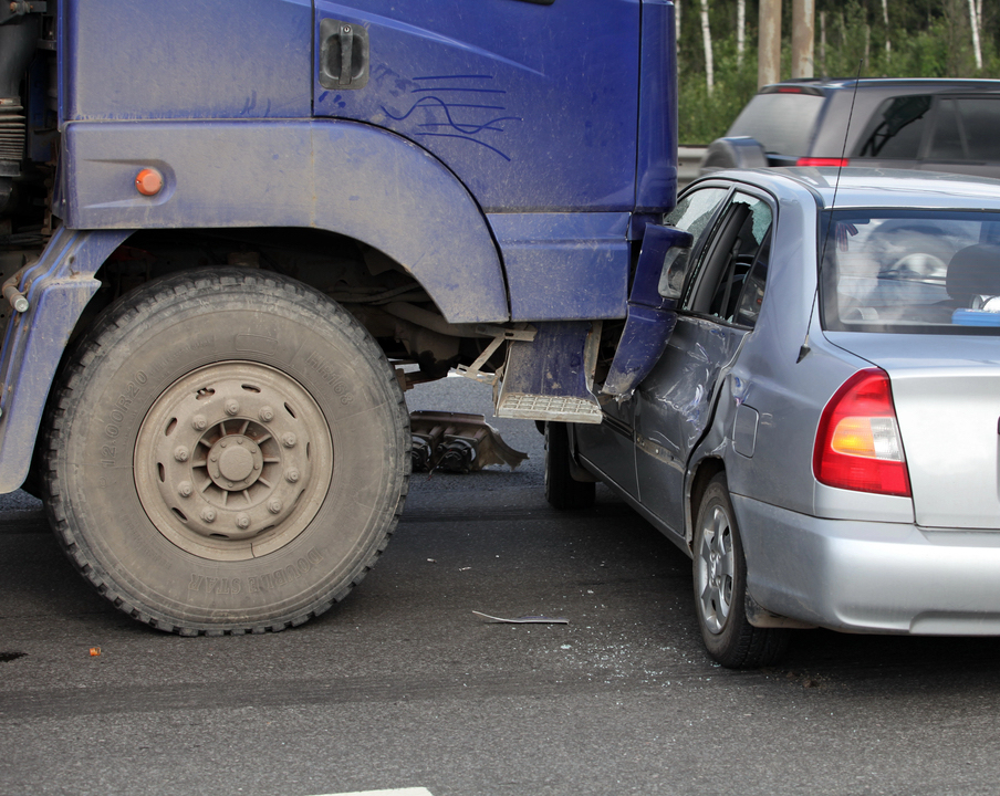 How to Find a Lawyer For a Commercial Truck Crash